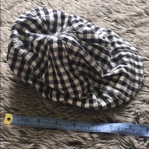 OLD NAVY boy’s black white plaid newsboy cap size medium